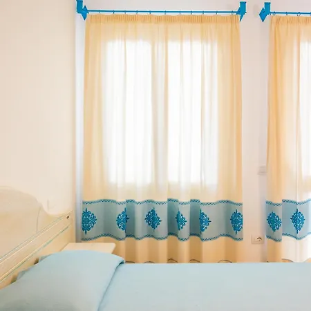 Apartahotel In Orosei, 4 Beds With Air Conditioning