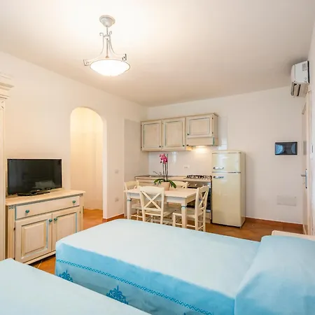 Apartahotel In Orosei, 4 Beds With Air Conditioning Orosei