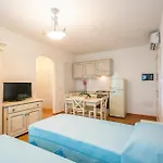 شقة فندقية Baia Marina أروسييْ